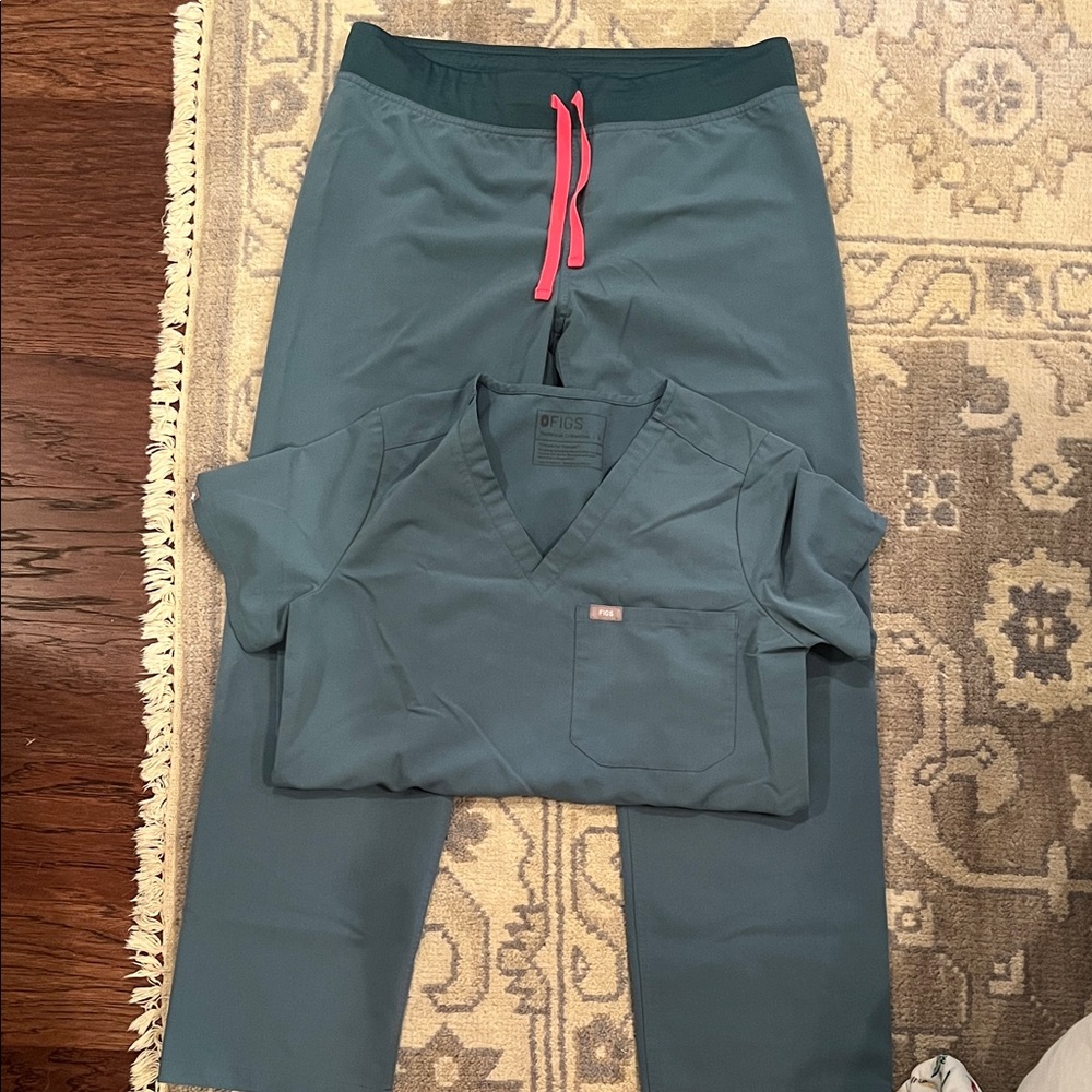 Figs Blue Scrub Set with Pink Drawstring Small top Medium petite pants